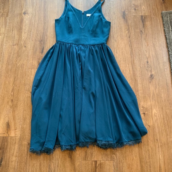 Beautiful Flowy Dress - Picture 1 of 2